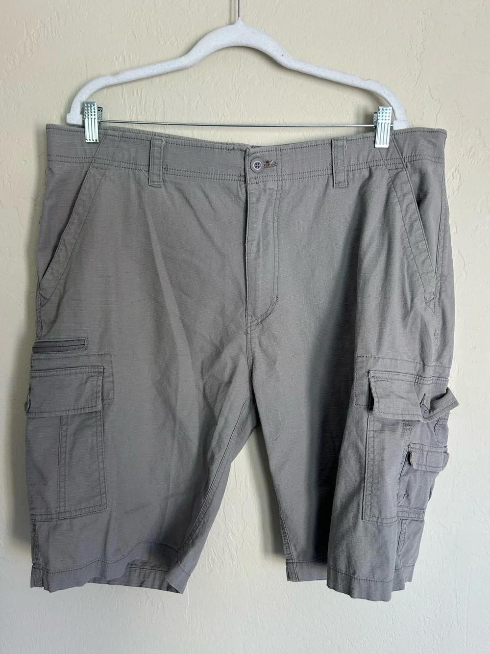 Wear First Mens Gray Khaki Cargo Pocket Cotton Blend Shorts Sz 40 (1762)